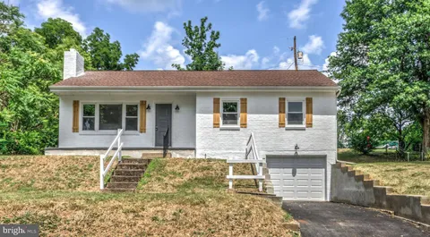 74 Parklea Drive, Hummelstown, PA 17036