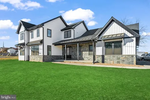 1936 S 5th Avenue, Lebanon, PA 17042