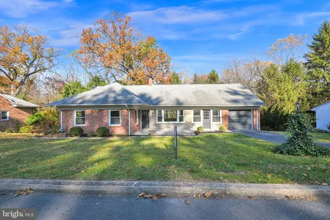 1523 Old Farm Lane, York, PA 17403