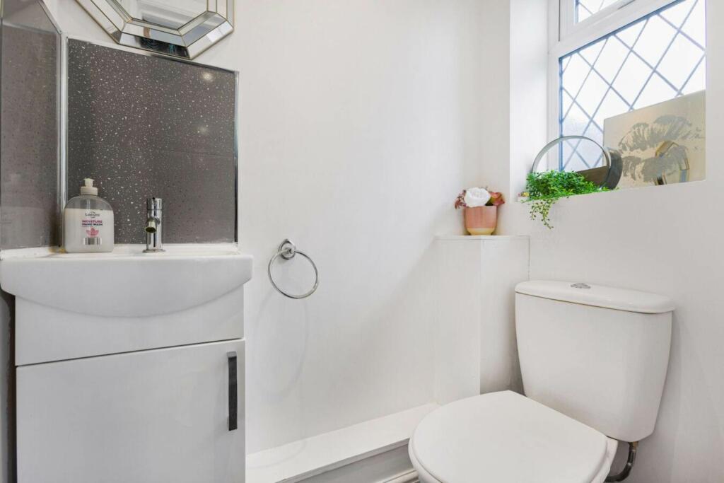 Additional image 10 of Puttocks Drive, Welham Green