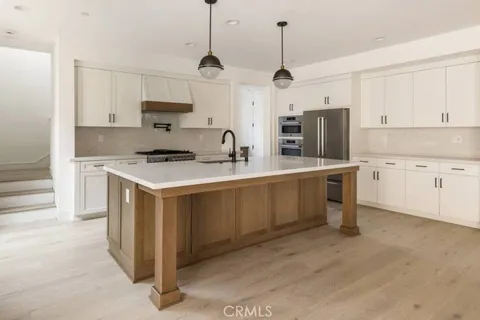 Primary image of 195 E Palm Street, Altadena, CA 91001