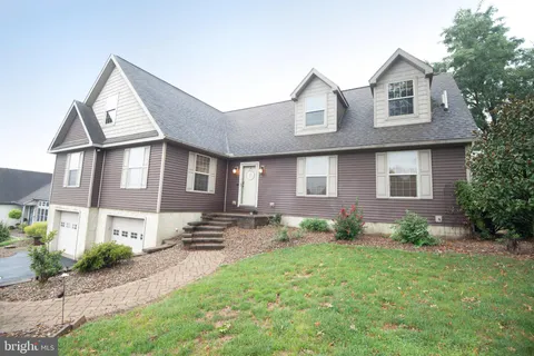 36 Township Line Drive, Fredericksburg, PA 17026