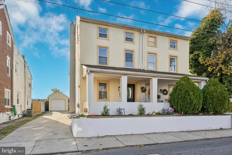 20 Edgemont Avenue, Clifton Heights, PA 19018