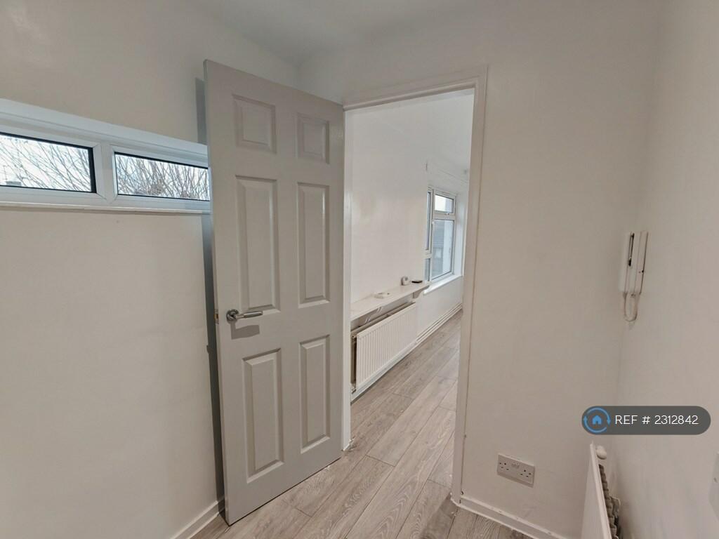 Additional image 3 of Northdown Road, Hatfield, AL10