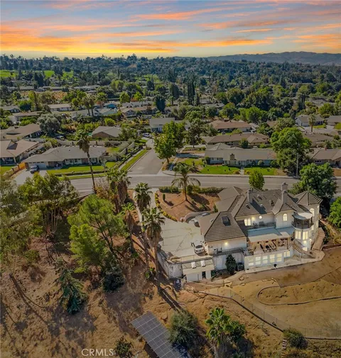 613 E Sunset Drive N, Redlands, CA 92373