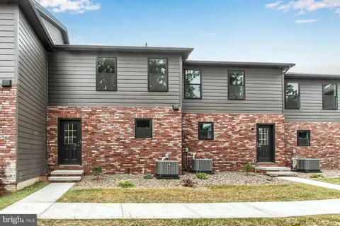 Primary image of 147 High Pointe Drive Unit 28, Hummelstown, PA 17036