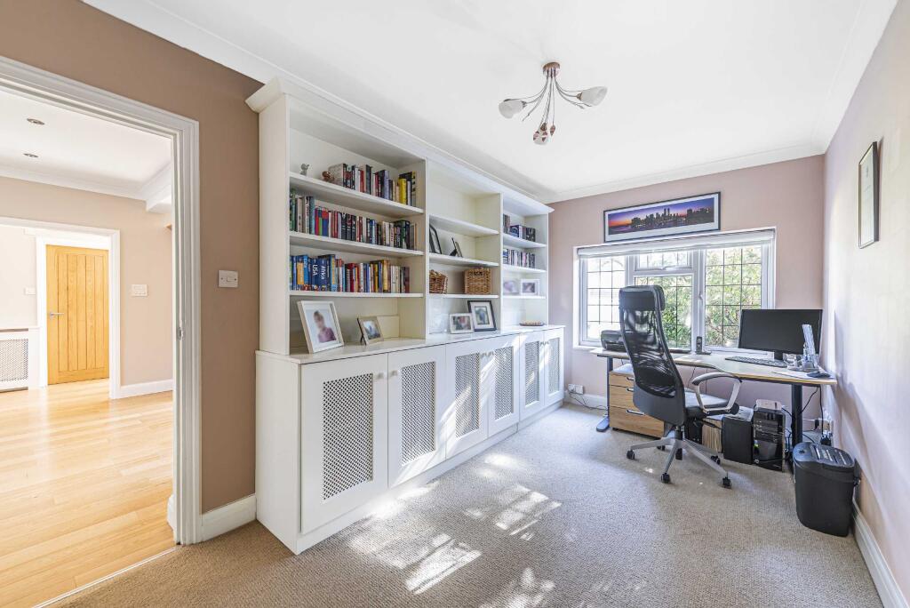 Additional image 8 of Calder Avenue, Brookmans Park, Hertfordshire, AL9