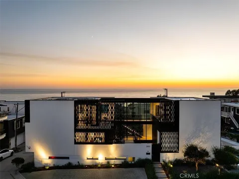 2821 Alma Avenue, Manhattan Beach, CA 90266