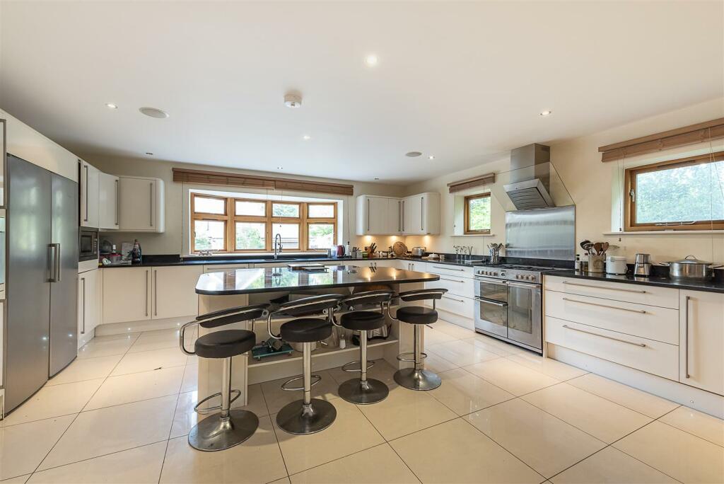 Additional image 14 of Broad Oaks Close, Harpenden