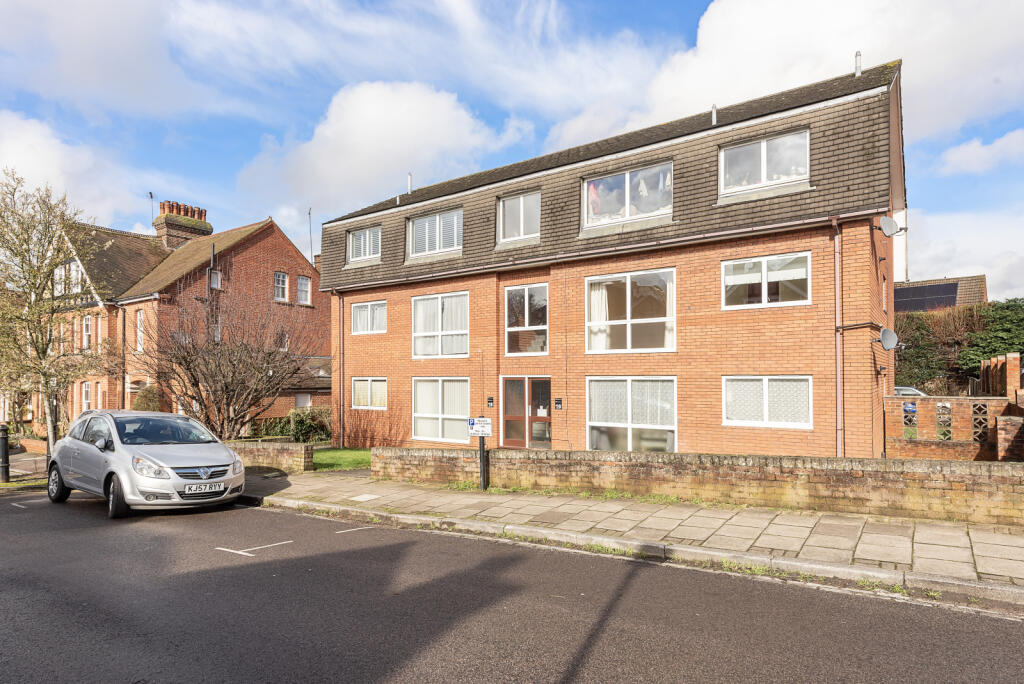 Carlisle Avenue, St. Albans, Hertfordshire, AL3