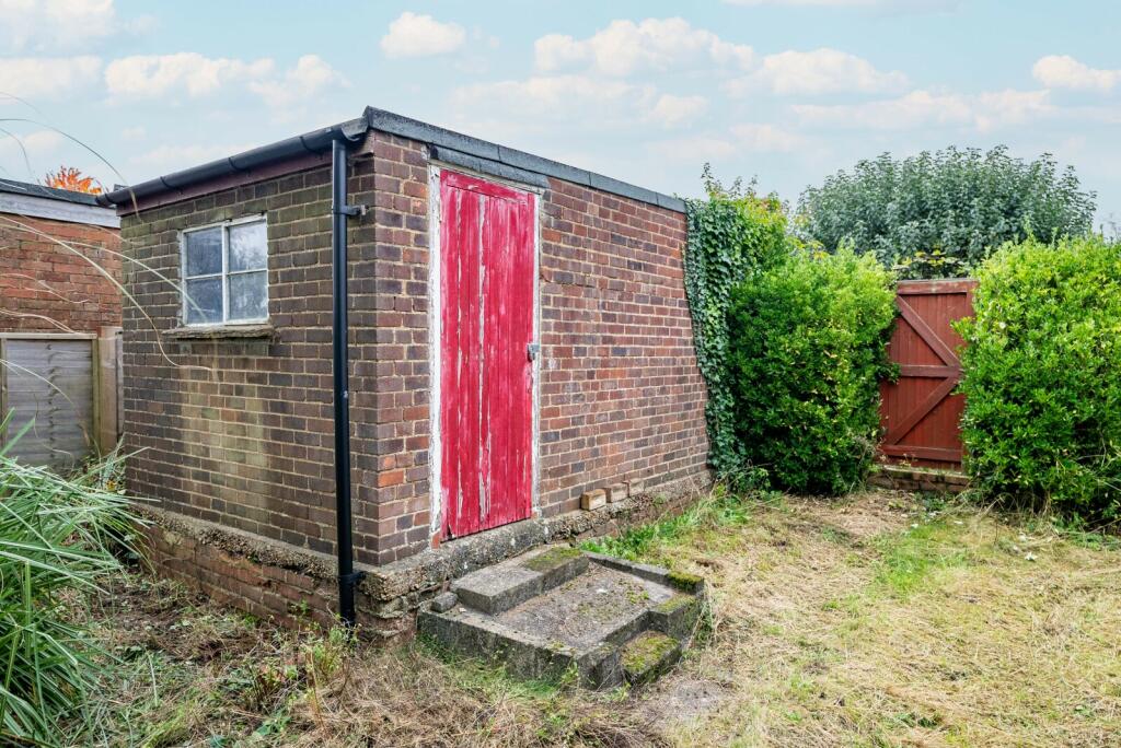 Additional image 12 of Mount Drive, Park Street, St. Albans, Hertfordshire, AL2