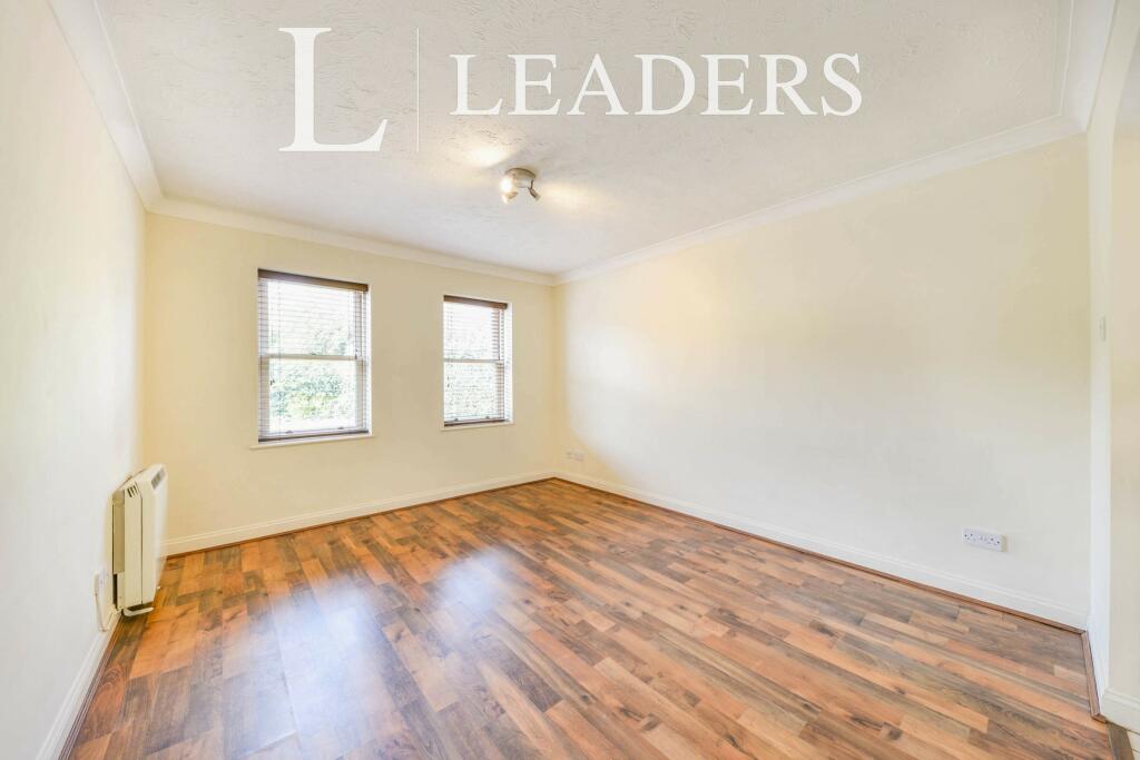 Additional image 2 of Stable Court