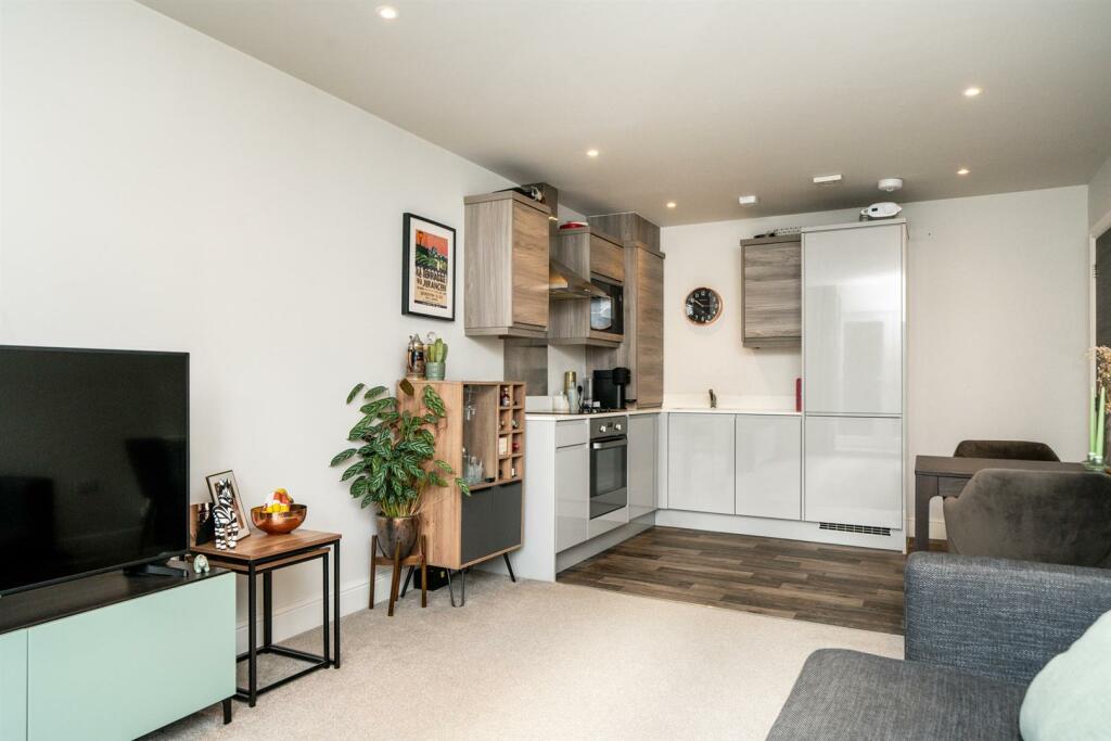 Additional image 9 of Woodland Court, Soothouse Spring, St. Albans