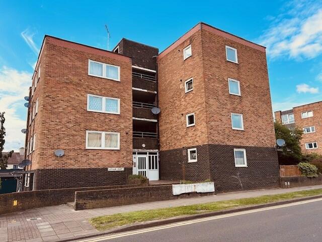 The Common, Hatfield, AL10