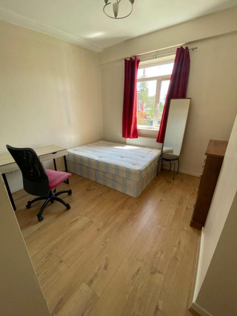 Additional image 9 of Bishops Rise, Hatfield