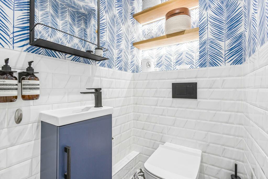 Additional image 52 of Lake View, Frogmore, AL2