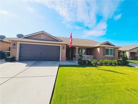 1811 Santa Cruz Drive, Tulare, CA 93274