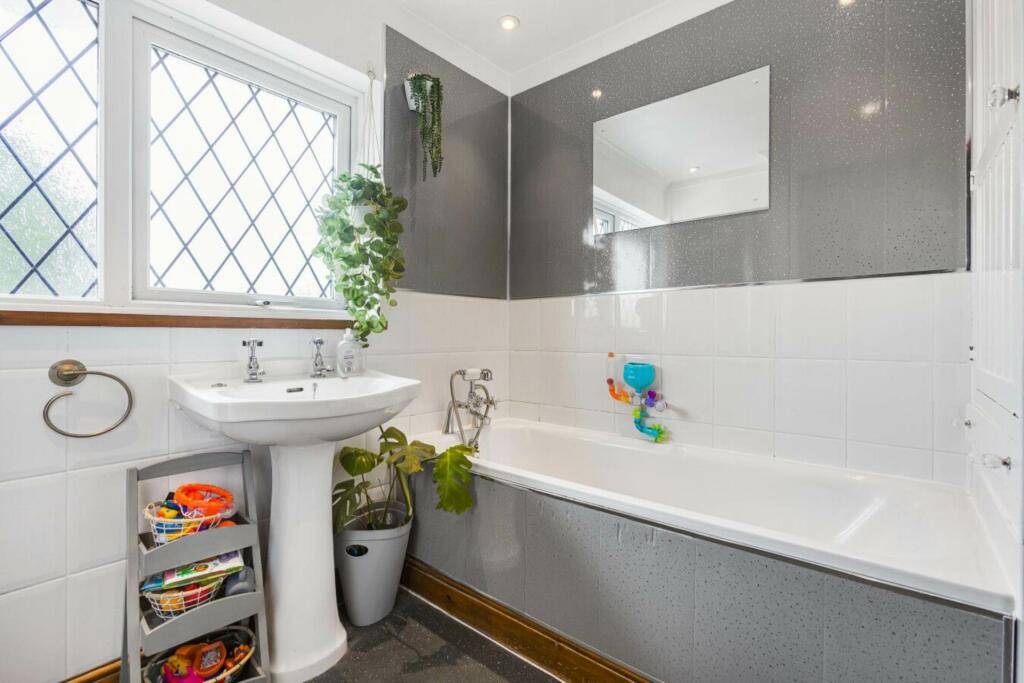 Additional image 15 of Puttocks Drive, Welham Green