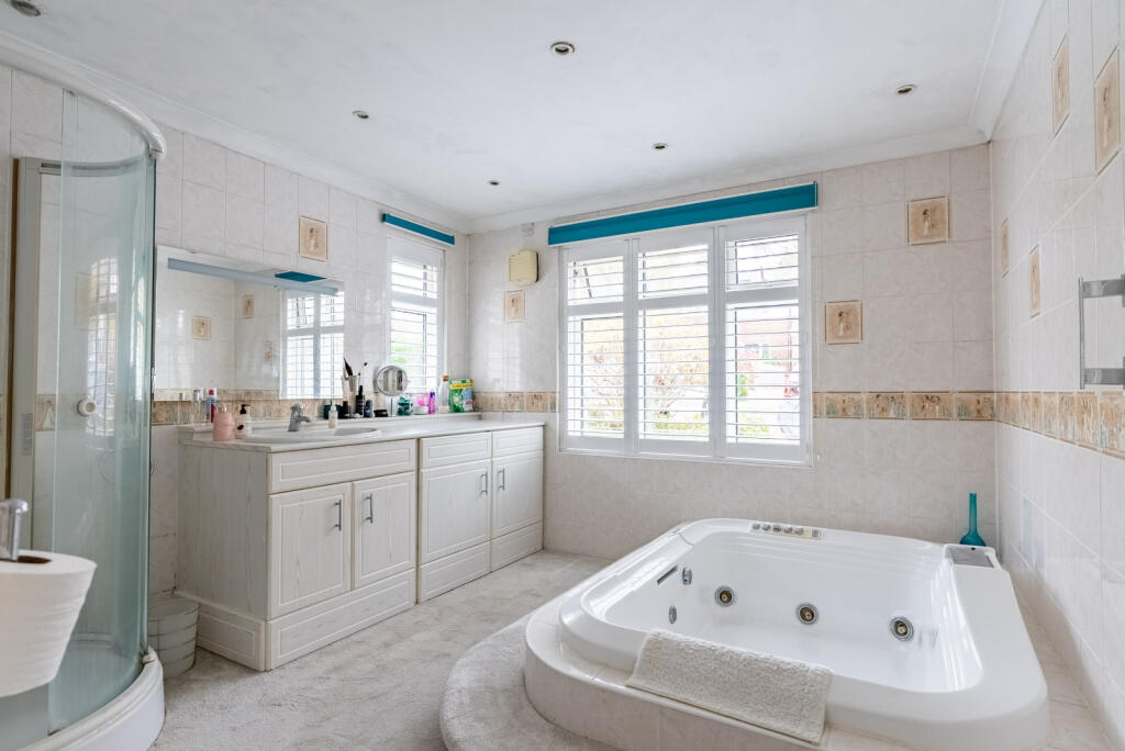 Additional image 9 of Marshalls Way, Wheathampstead, St. Albans, Hertfordshire, AL4