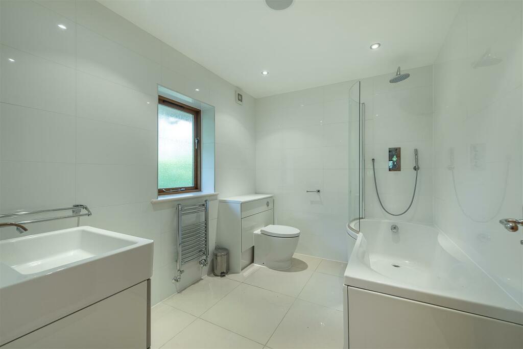 Additional image 8 of Broad Oaks Close, Harpenden