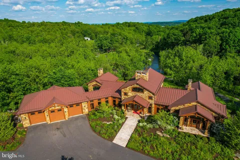 2042 Folk Road, Fogelsville, PA 18051