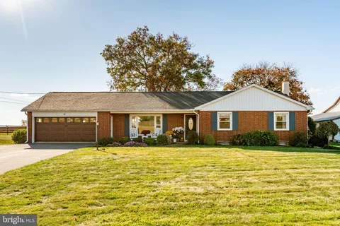 87 Hahnstown Road, Ephrata, PA 17522