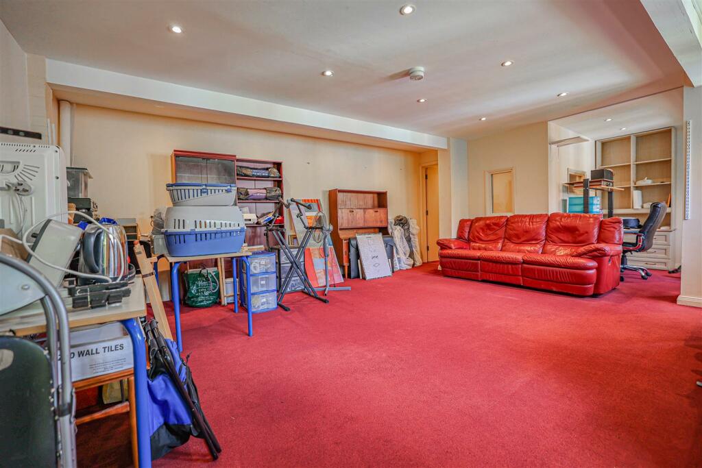 Additional image 39 of Collyer Road, London Colney, AL2