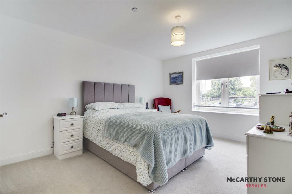 Additional image 10 of Great North Road, Hatfield