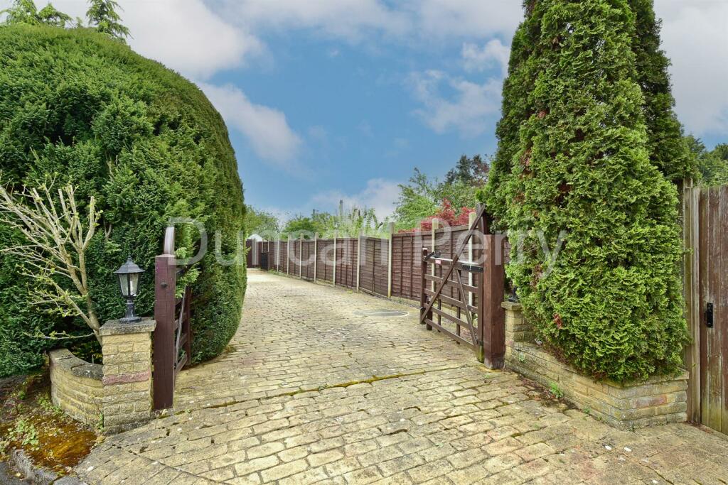 Additional image 18 of Skimpans Close, Welham Green