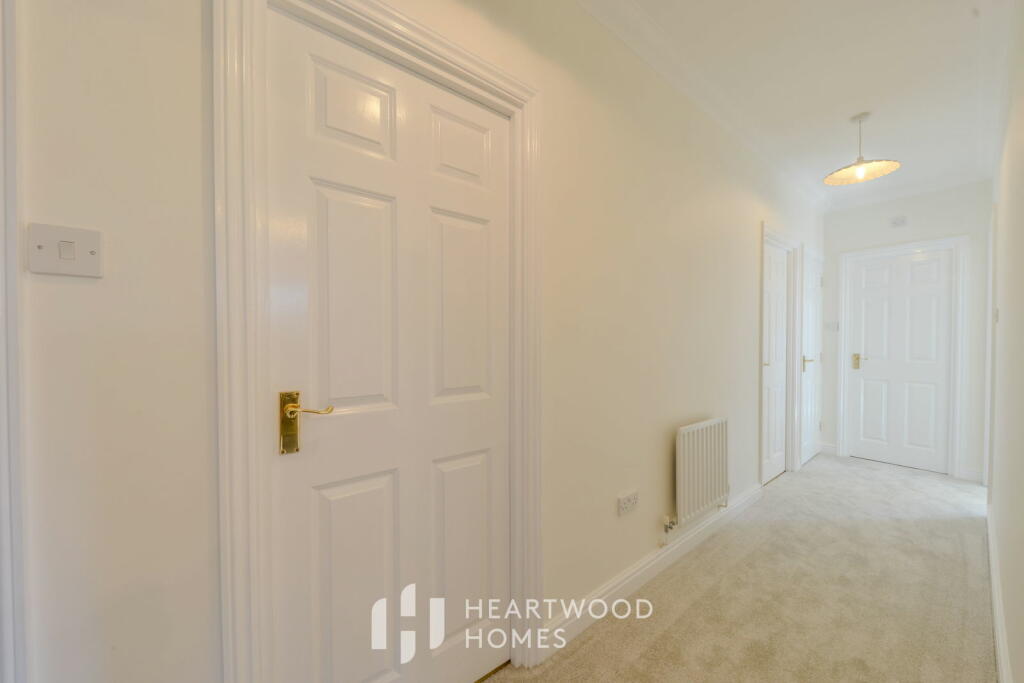 Additional image 18 of Town centre location