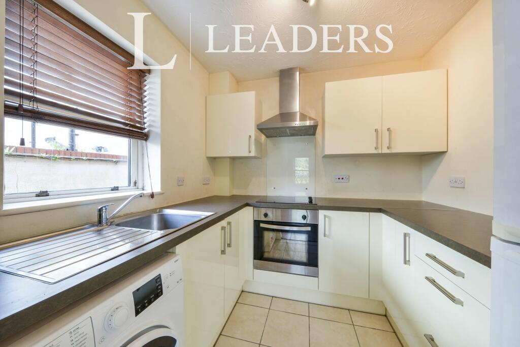 Additional image 4 of Stable Court