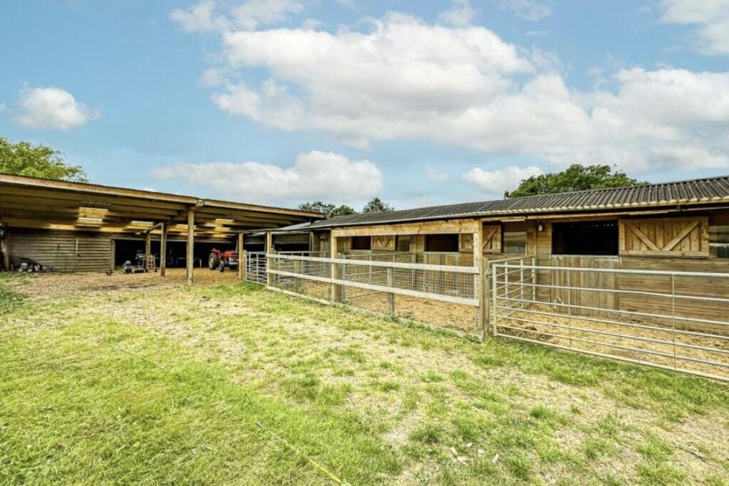 Additional image 25 of Little Woodend, Markyate, St. Albans, Hertfordshire, AL3