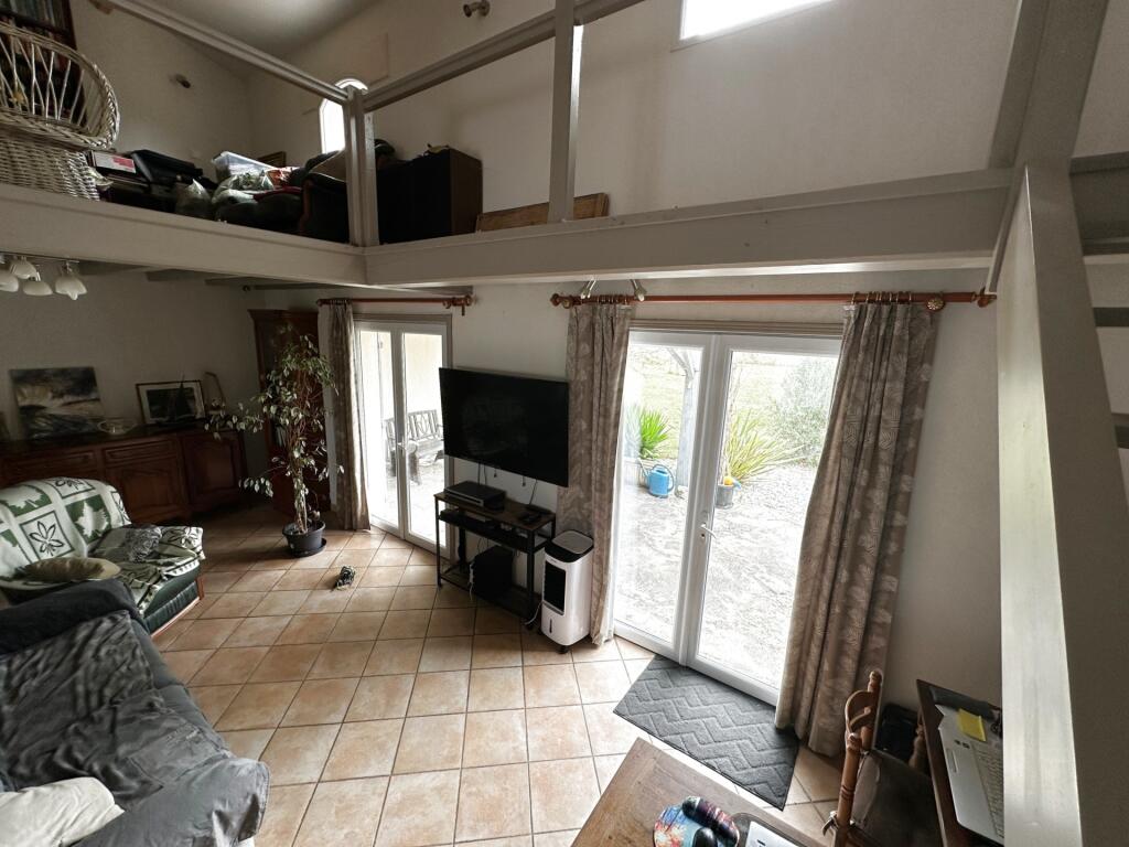 Additional image 2 of 17520 jarnac-champagne, France