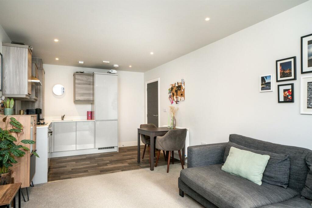 Additional image 7 of Woodland Court, Soothouse Spring, St. Albans