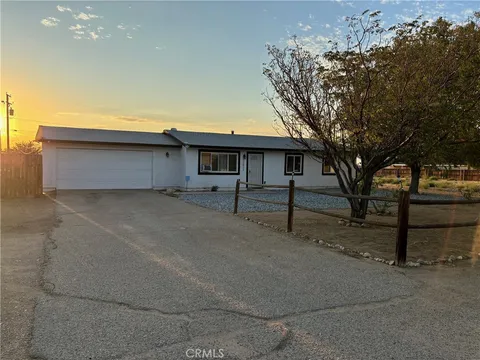 10852 Navajo Road, Apple Valley, CA 92308