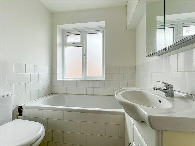 Additional image 4 of Grove Road, Harpenden, AL5