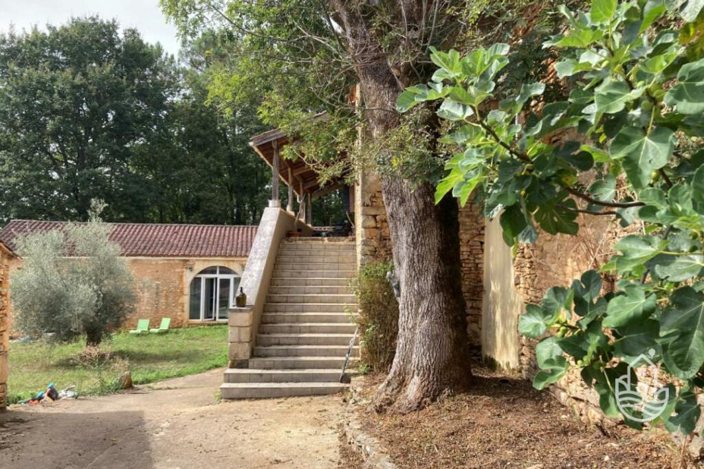 Primary image of Puy-L'eveque, Midi-Pyrenees, 46700, France