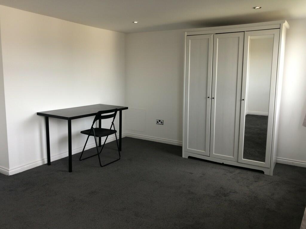 Additional image 17 of Leslie Road