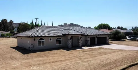 18255 winnetka Rd, Apple Valley, CA 92307