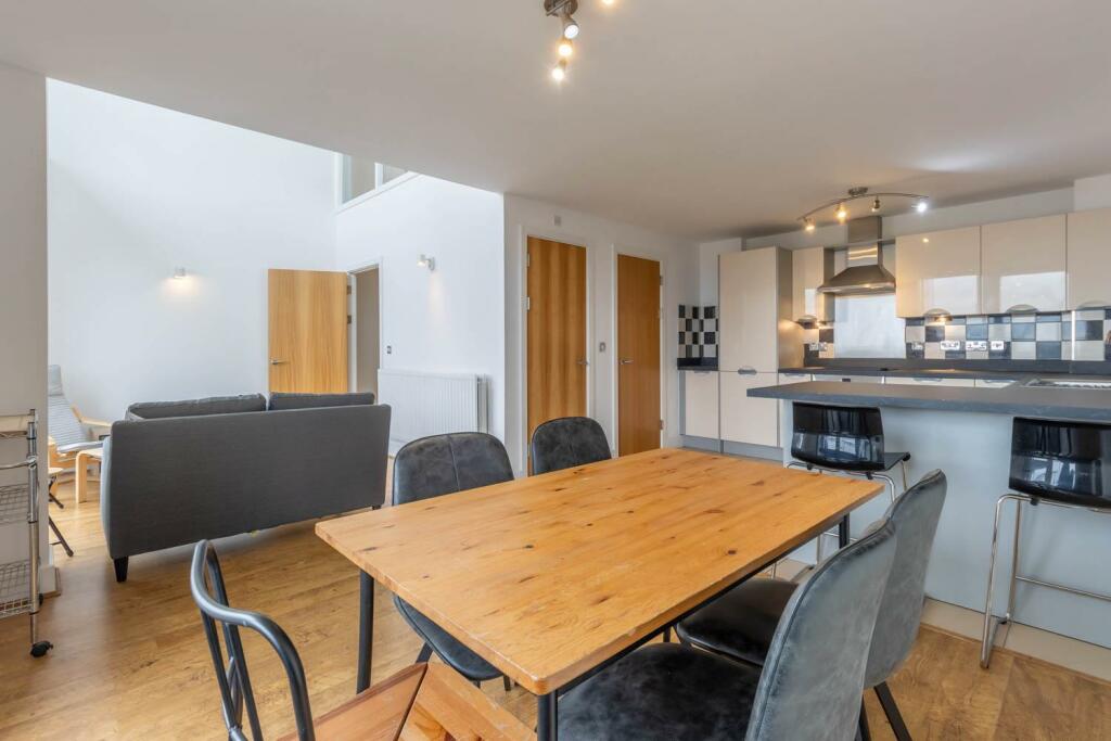 Additional image 4 of 26 Longleat Avenue, Park Central, Birmingham, B15 2EX