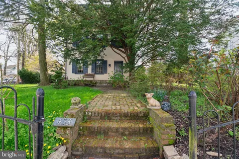 433 Green Lane, Philadelphia, PA 19128