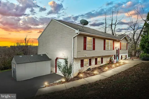 Primary image of 124 Walnut Valley Court, Wrightsville, PA 17368