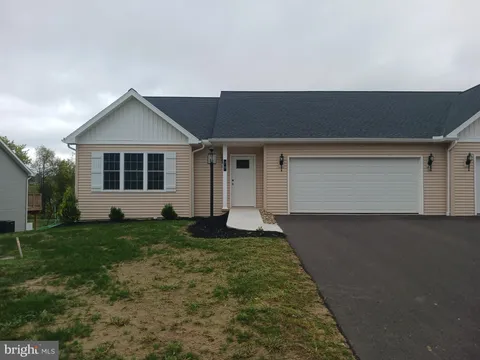 79 St Andrews Way, Selinsgrove, PA 17870