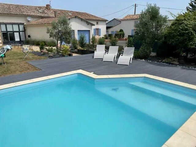 Additional image 2 of Poitou-Charentes, Deux-Sèvres, Faye-l`Abbesse, France