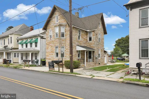 Primary image of 21 W Main Street, Newmanstown, PA 17073