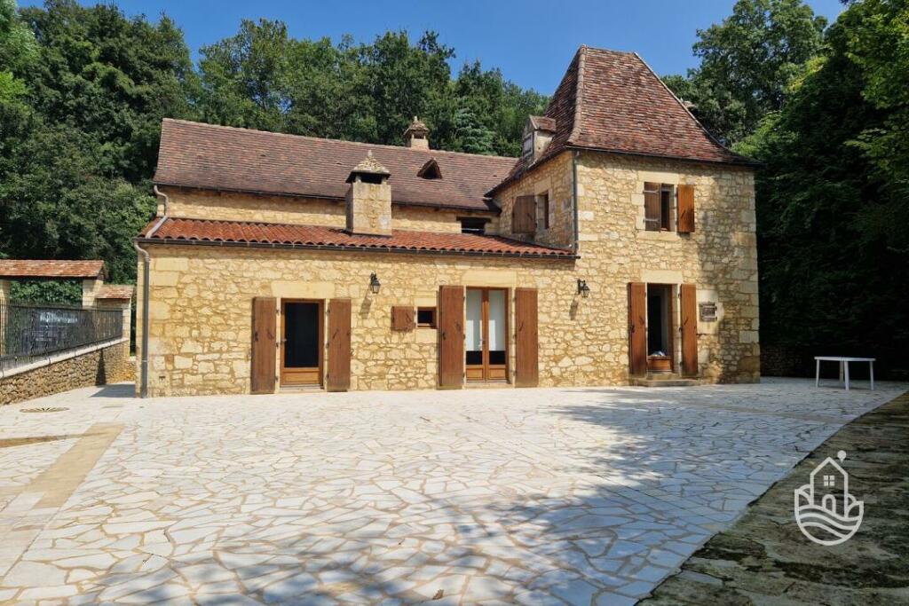 Primary image of Le-Bugue, Aquitaine, 24260, France