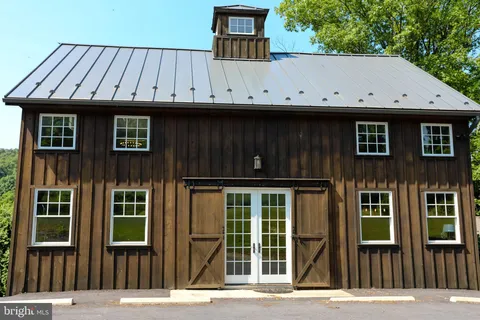 1953 Leithsville Road, Hellertown, PA 18055