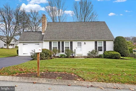 15 Deerfield Lane, York, PA 17403
