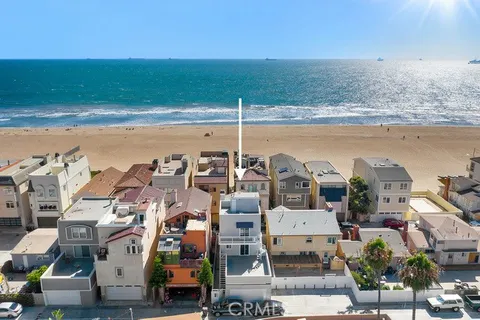 7 Surfside Avenue, Surfside, CA 90743