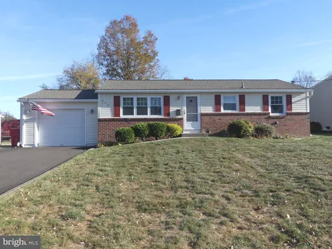 825 Roger Road, Warminster, PA 18974